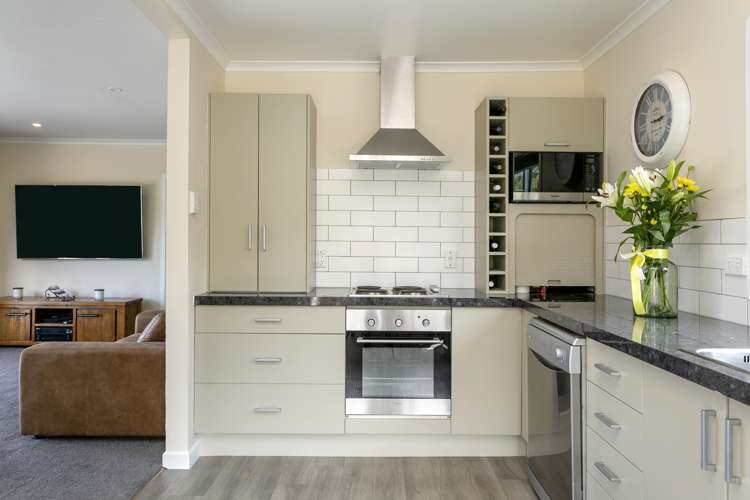 13 Besley Place Acacia Bay_9