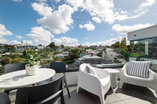 The only three bedroom - sub penthouse!