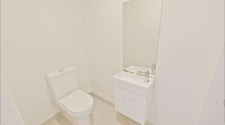 8/7 Vialou Street Hamilton Central_10