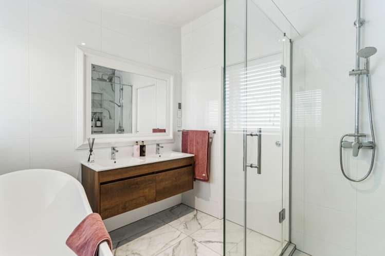 54 Galaxy Drive Mairangi Bay_11