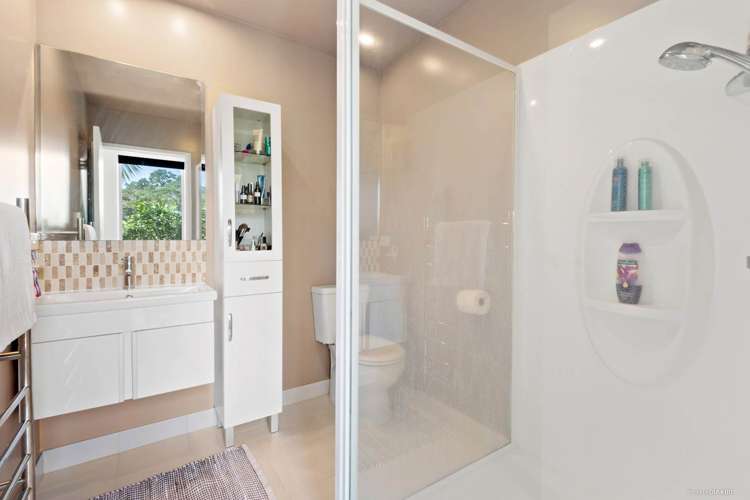 22 Edgerton Road Te Atatu Peninsula_12