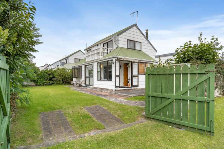 106 Everitt Crescent_0