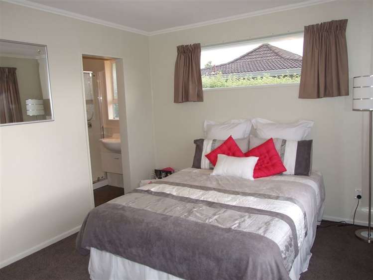 33a Easther Crescent Kew_10