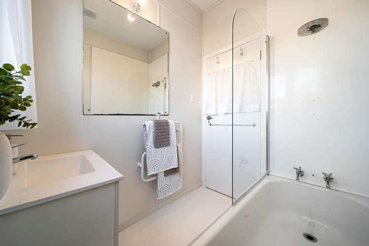 18 Hawtrey Terrace Johnsonville_14