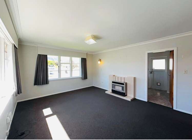  77 Wai-iti Crescent Woburn_4