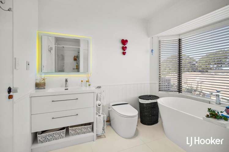5 Marina Way Athenree_15