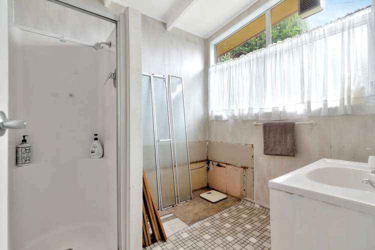 6 Alwyn Avenue Te Atatu South_13