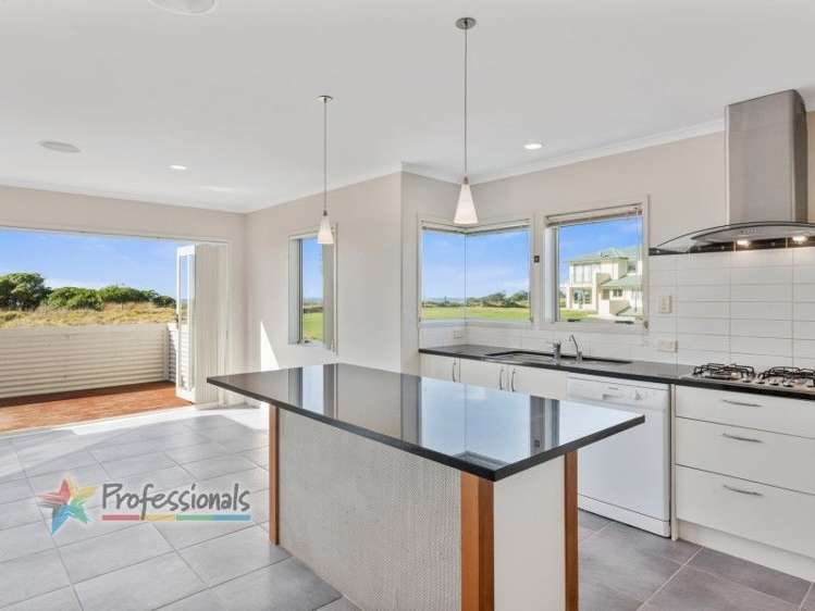 5 Esplanade Rise Coastlands_3