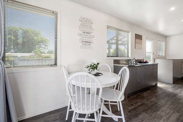 113 Clayton Road Mangakakahi_9