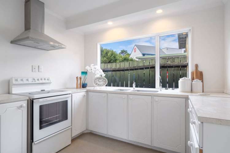 2/8 Kaipatiki Road Glenfield_6