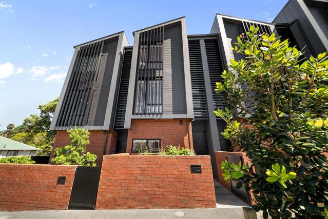 Contemporary City-Fringe Living