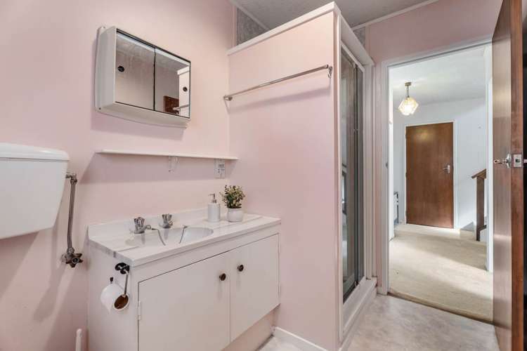 1/16a Moore Street Hillcrest_17