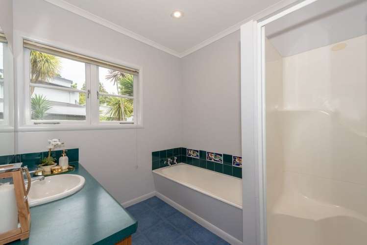 656 River Road Chartwell_13