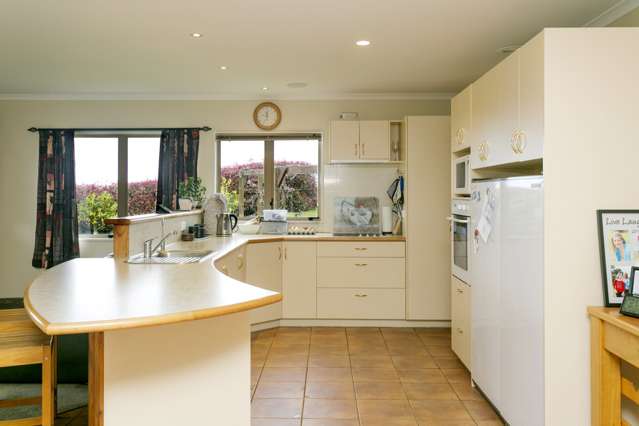 64 Oak Drive Wairakei and Surrounds_4