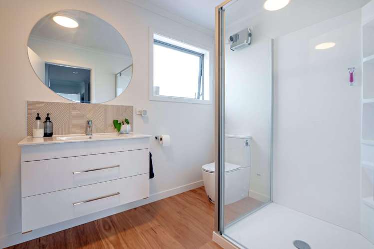 5 and 6/11 Landing Road Whakatane_20