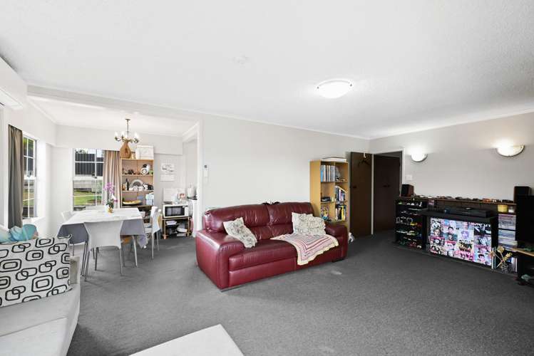 21 Cypress Crescent Pukete_3