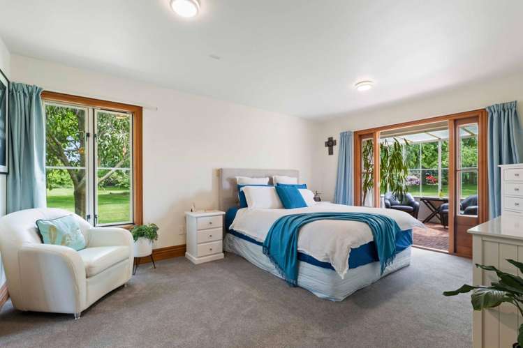 764 Courtenay Road Charing Cross_17