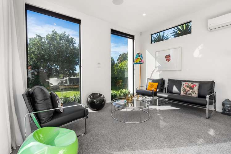 25 Main Road Redcliffs_13