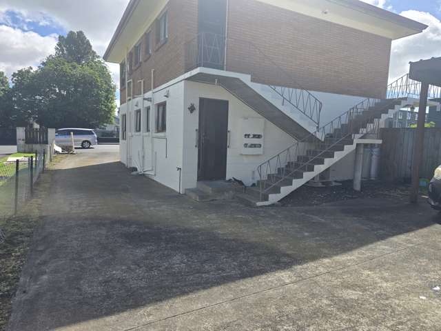 Charming 2-bedroom unit located in the heart of Mount Albert