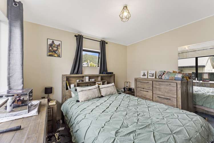 19 Hill Grove Naenae_9