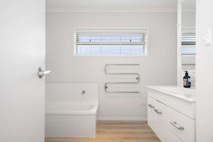 43a Puhirake Crescent Pyes Pa_13