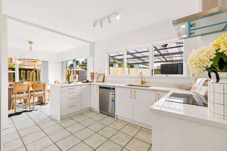 88 Reeves Road Pakuranga Heights_4