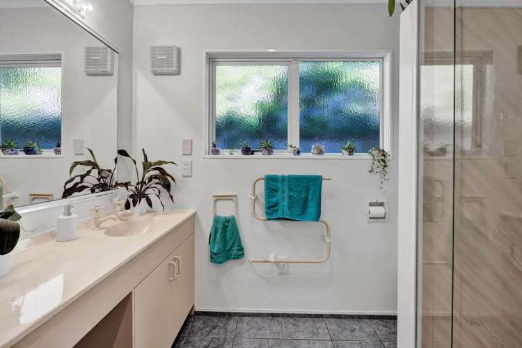 6 Mayfair Place Westown_13