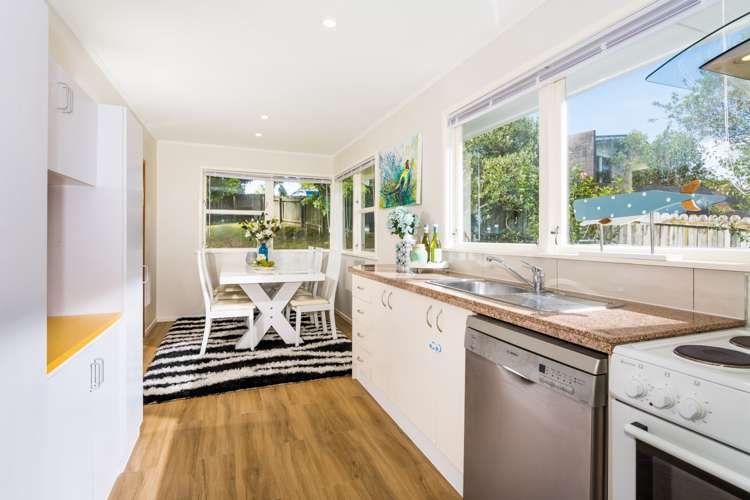 1/11 Ngatoa Place Glenfield_12