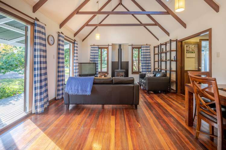 37 Penlington Place Akaroa_12