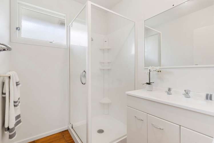 2/4 Shackleton Road Mount Eden_11