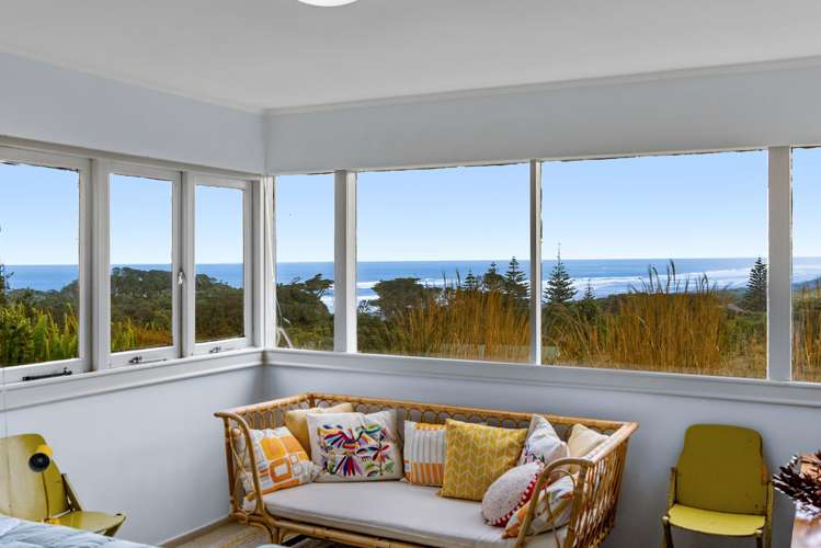 27 Domain Crescent Muriwai Beach_13