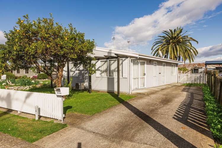 202 Caroline Place Mayfair_12