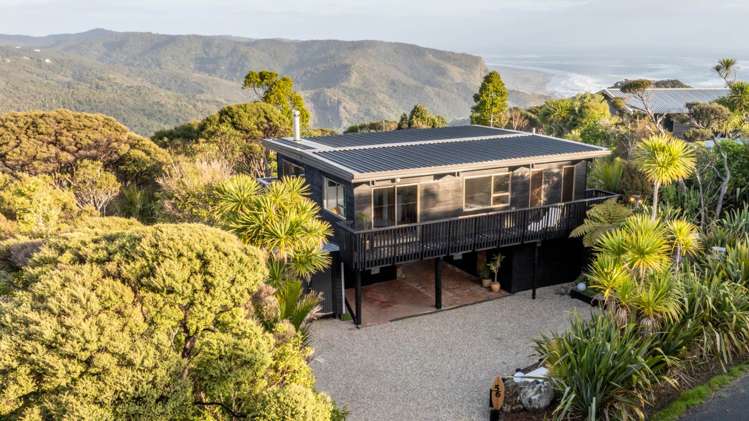 56 Te Ahuahu Road Piha_1