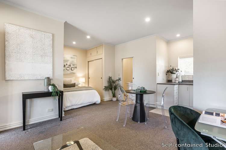 8 Fallsbrook Lane Mangere Bridge_25