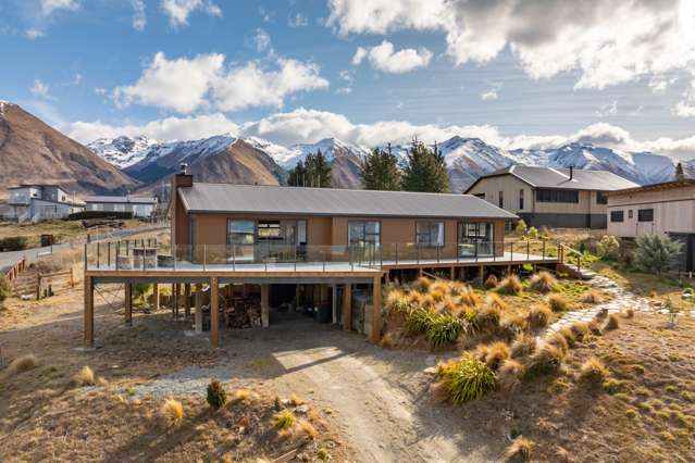 Ohau Retreat With Lake Views!