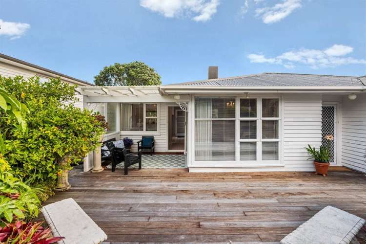 18 Selwyn Crescent Forrest Hill_1