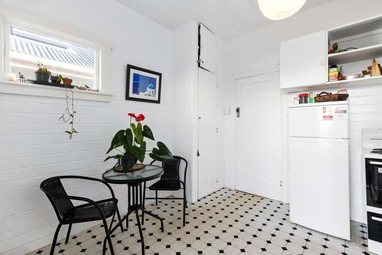 75 Apu Crescent Lyall Bay_9