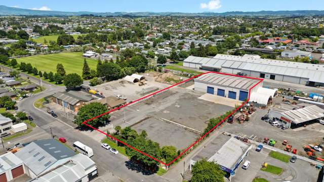 Adaptable warehouse, ample yard