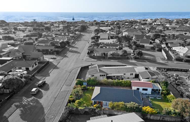 23 Reeves Street Waikanae Beach_0