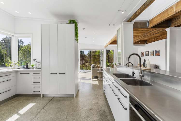 890 Beach Road Waiake_6