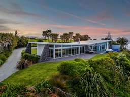 Luxurious seafront home with majestic views