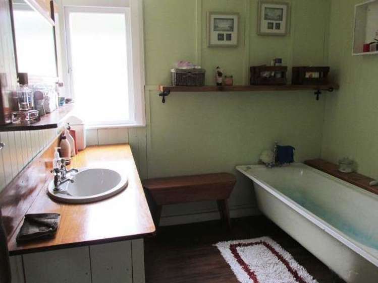 14 Broadway Reefton_24