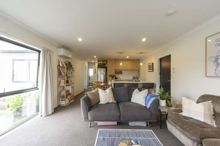 1/17 Greta Street Glenview_1
