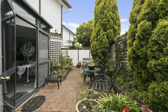 2/97 Knights Road Lower Hutt_1