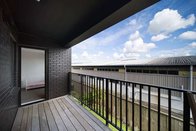 104/28C Eileen Newey Place Henderson_11