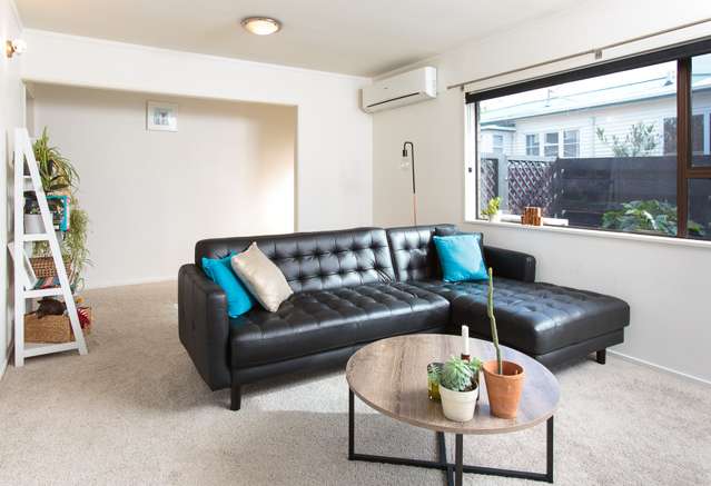 2/40 Dignan Street Point Chevalier_3