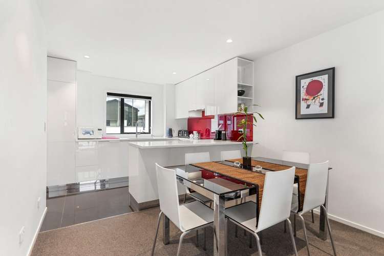 Suite 22/8 Dock Street City Centre_5