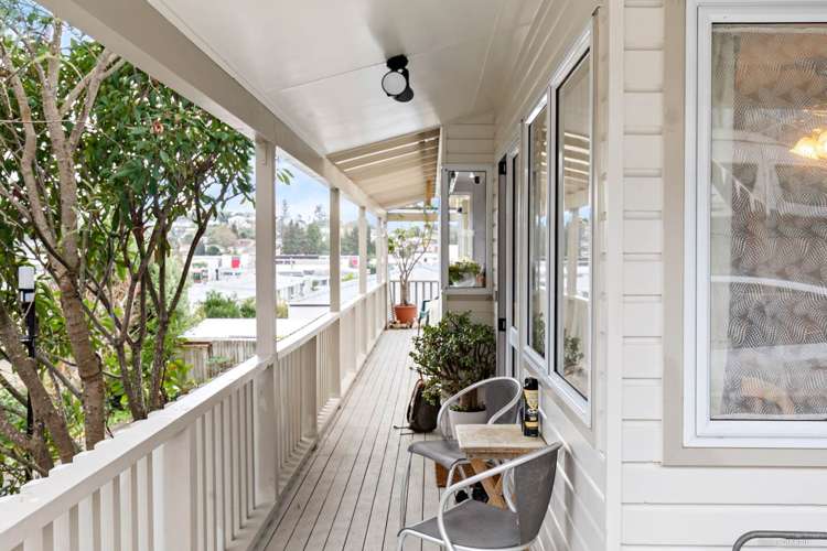 2/225 Wairau Road Totara Vale_11