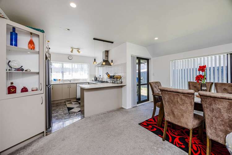 13 Asics Drive Favona_4