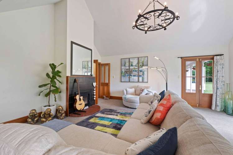 764 Courtenay Road Charing Cross_9